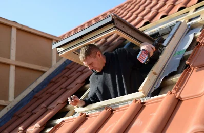 Pose de fenêtres de toit Velux à Monprimblanc
